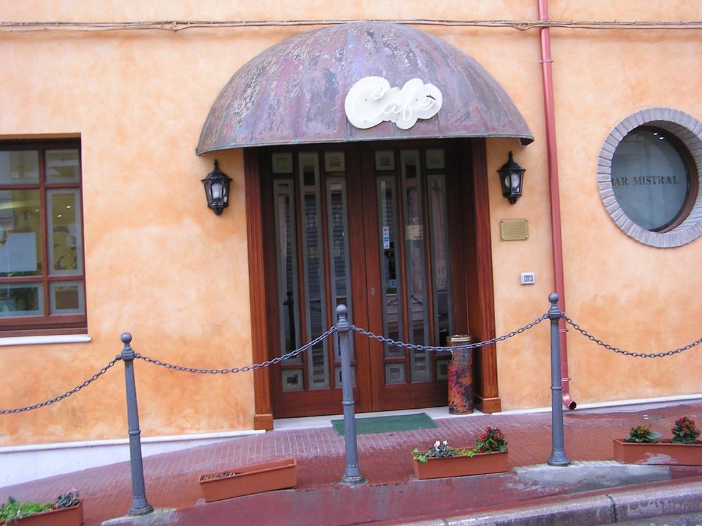 Hotel Mistral Portoscuso Exterior photo